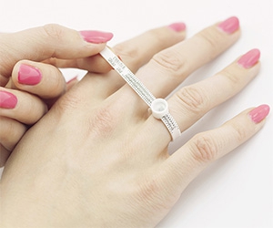 Free Ring Sizer From Blonde And Her Bag
